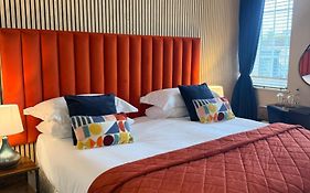 The Courtyard Bar, Kitchen, Rooms